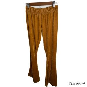 LENNI the Label Golden Velvet Flared Leggings